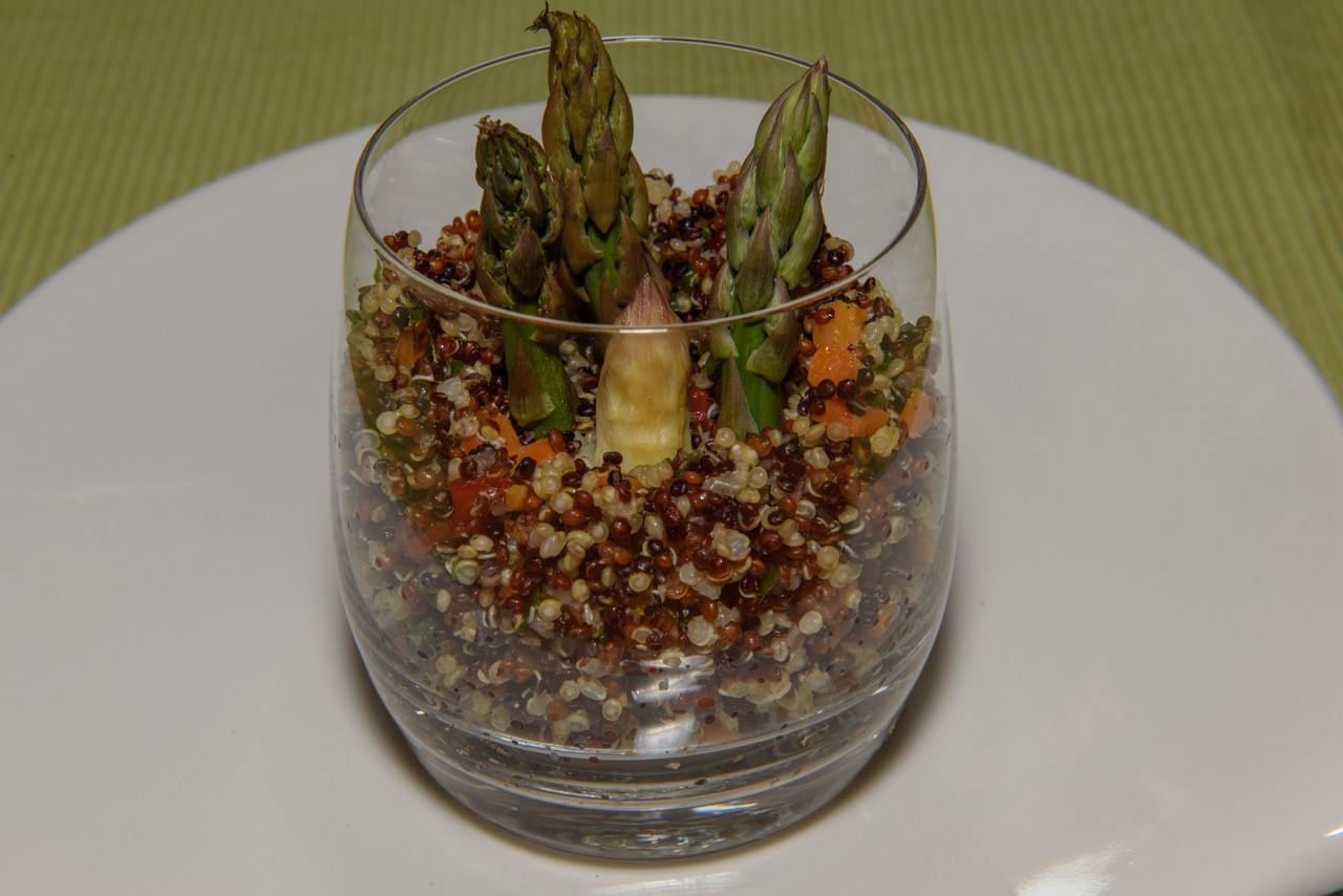 Quinoakräutersalat mit Spargel