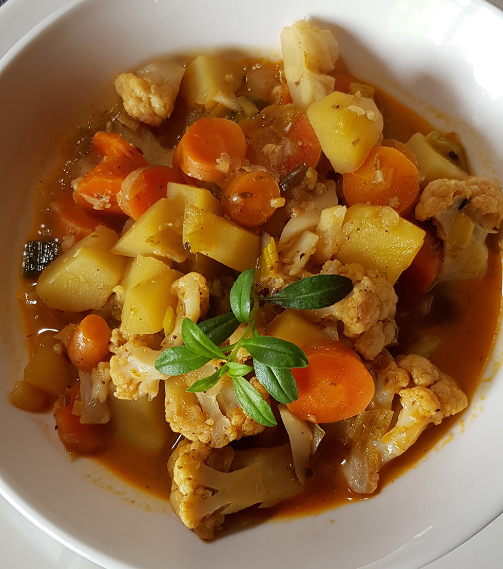 Würziger Curry-Gemüseeintopf mit Kokosmilch (vegan) - Veggie Table
